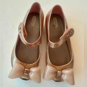 Mini Melissa girl’s Metallic Gold Shoes.  Size 11T.